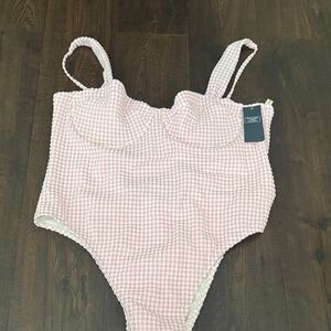 NWT Abercrombie swimsuit size XL